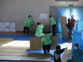 赤井地区体育館のガレキ・ヘドロの撤去作業02