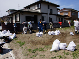 ヘドロの撤去作業