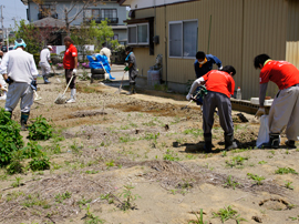 ヘドロの撤去作業