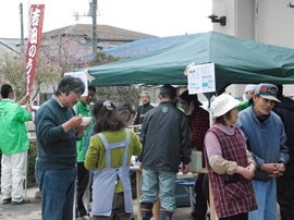 宮城県東松島市赤井市民センターでうどんの炊出し04