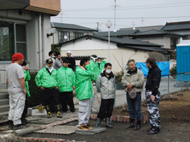 南区新町地区センター内のガレキ・ヘドロの撤去作業01