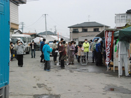 南区新町地区センター内のガレキ・ヘドロの撤去作業04