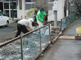 南区新町地区センター内のガレキ・ヘドロの撤去作業05