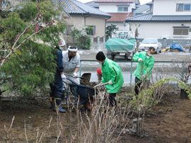 南区新町地区センター内のガレキ・ヘドロの撤去作業07