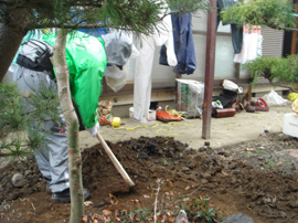 赤井地区　藤村邸のガレキ・ヘドロの撤去作業02