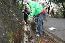 新倉山清掃03